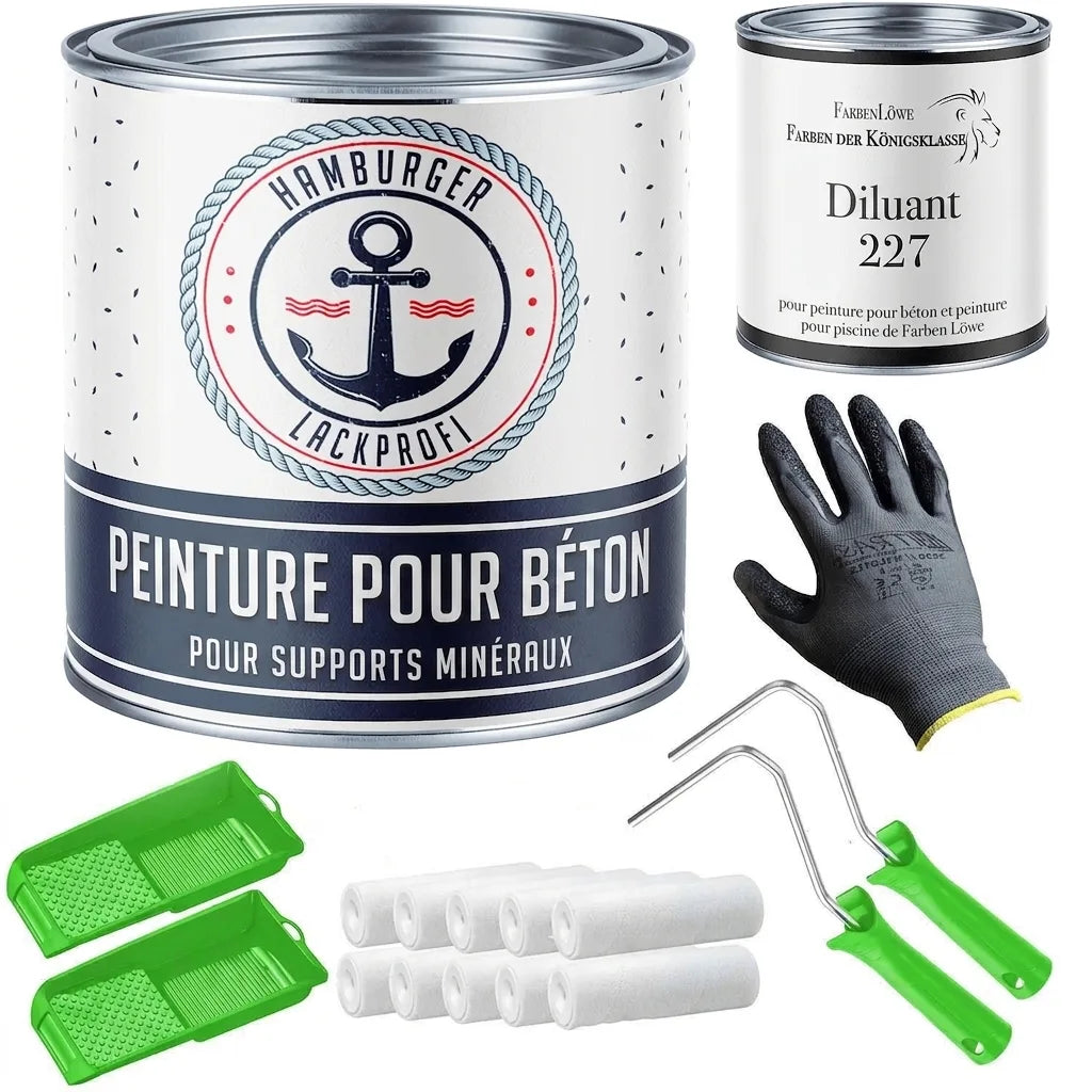Kit complet de peinture béton : pot de peinture, diluant, gants, rouleaux et bacs à peinture verts.