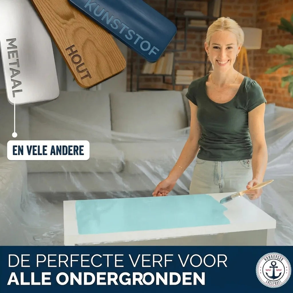 Vrouw verft een tafel lichtblauw. Veelzijdige verf voor metaal, hout, kunststof en alle ondergronden.